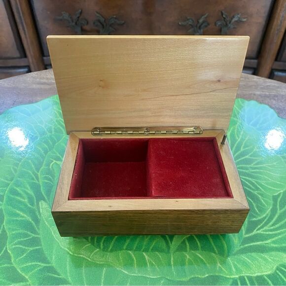 Vtg Capra Italian style inlaid music box - Picture 2 of 6